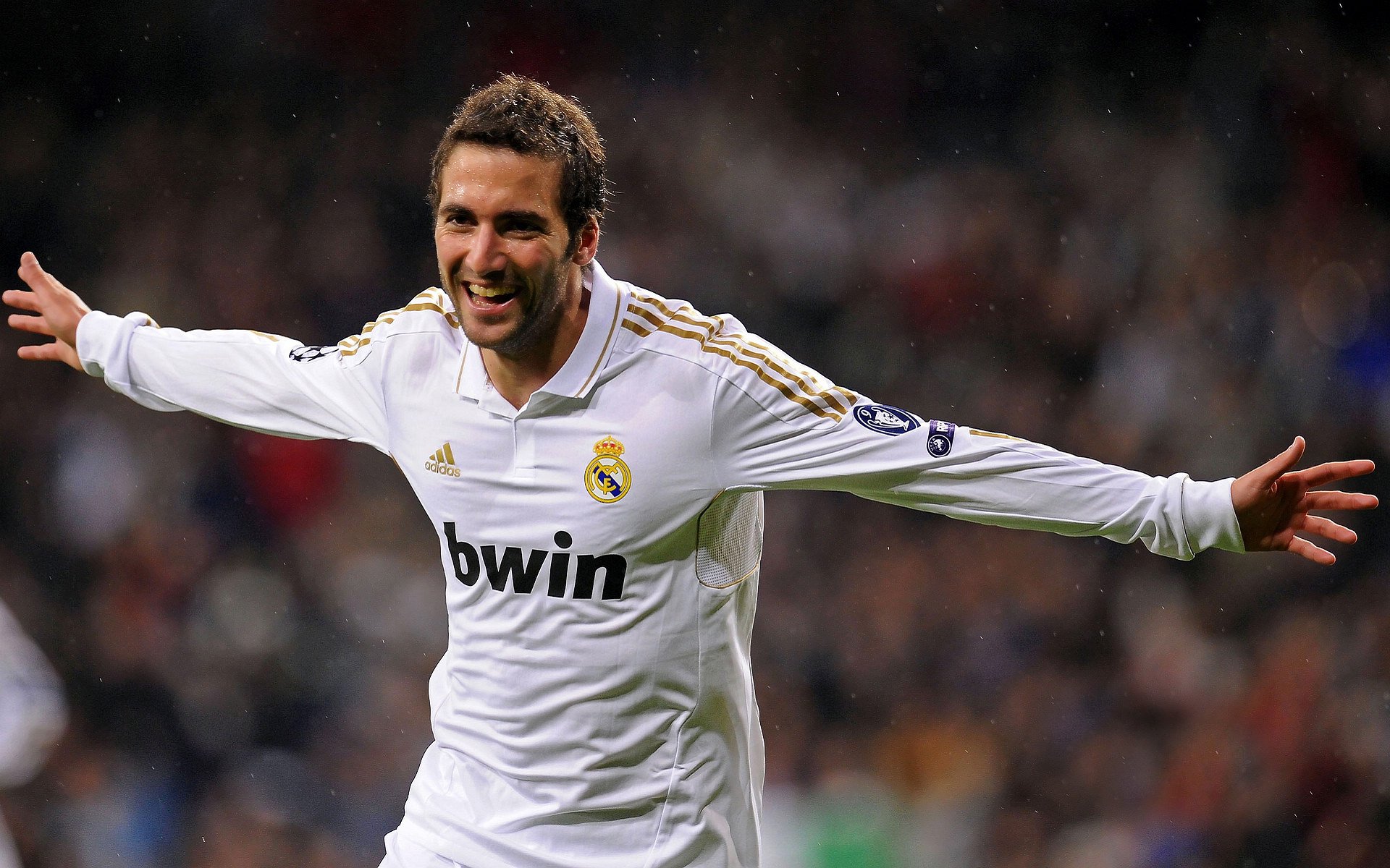 詹姆斯迎来生涯第九百胜湖人全队齐庆祝，詹姆斯获胜